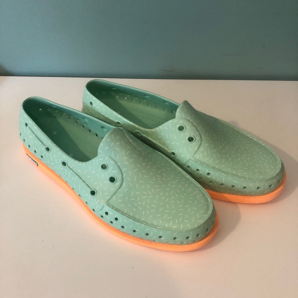 NATIVE BRAND LOAFER STYLE SHOES